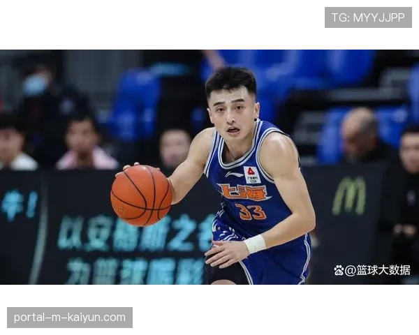 上海队主教练加强三分训练 队内对抗赛连场高分 上海队主教练加强三分训练 队内对抗赛连场高分